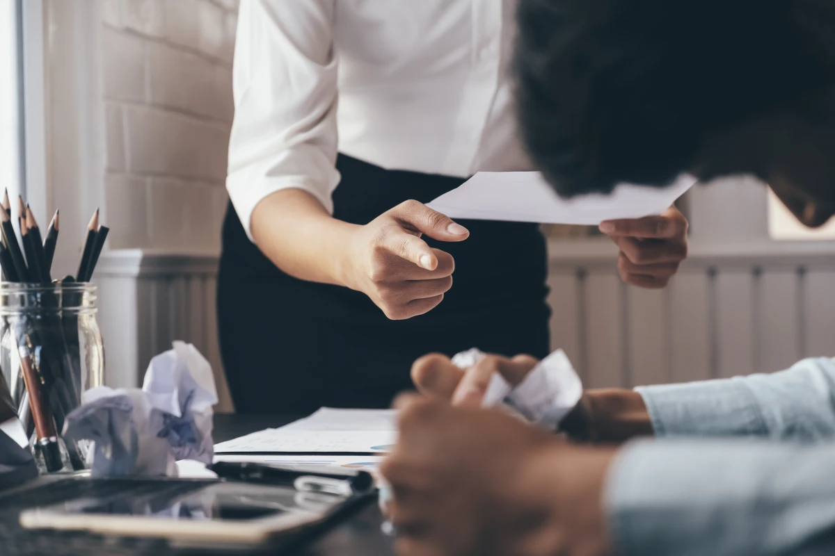 Comment porter plainte contre une curatelle ou une tutelle : procédures et conseils d'expert