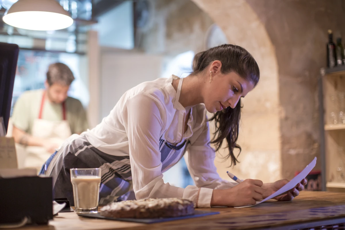 Les franchises de restauration face au défi des normes sanitaires : enjeux et responsabilités