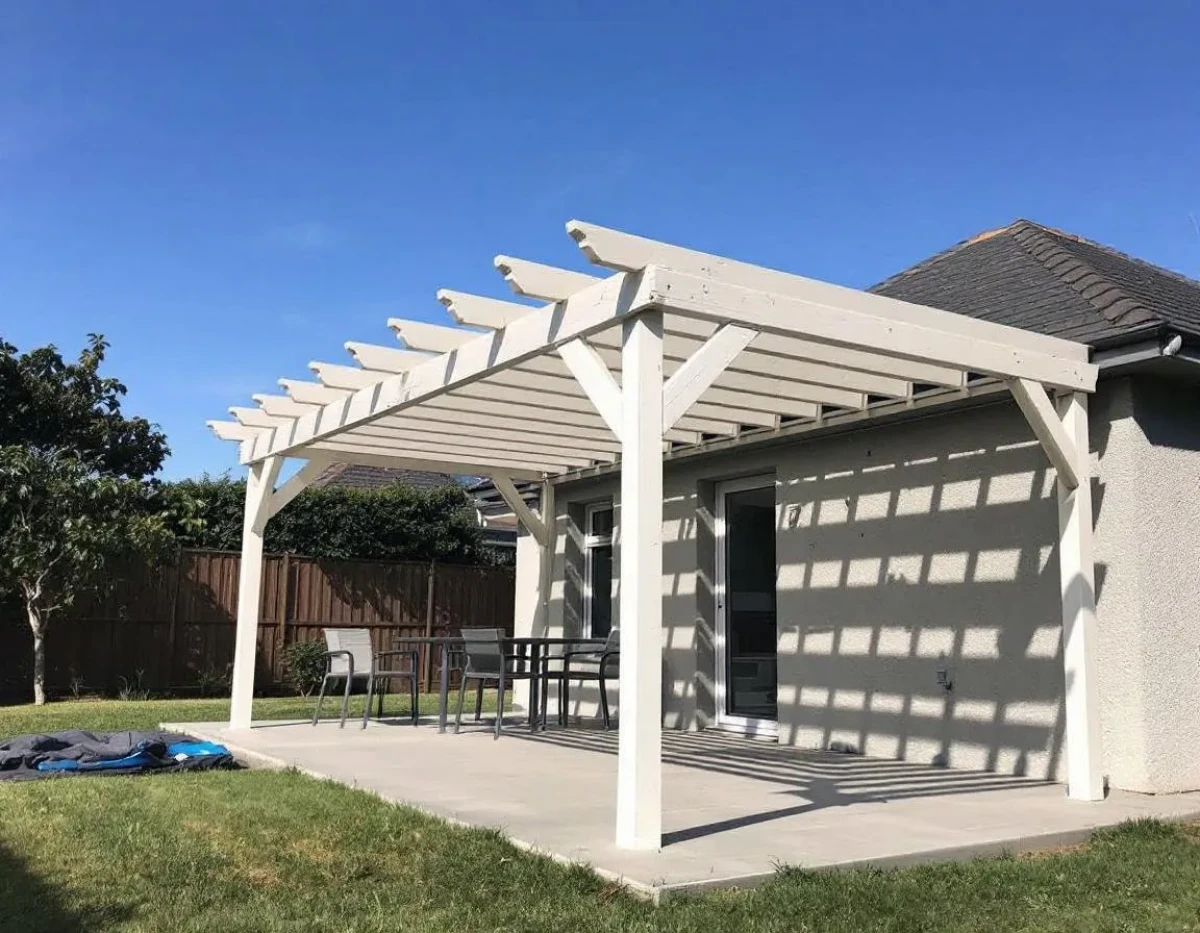 L'installation d'une pergola en copropriété : cadre juridique et conformité au règlement